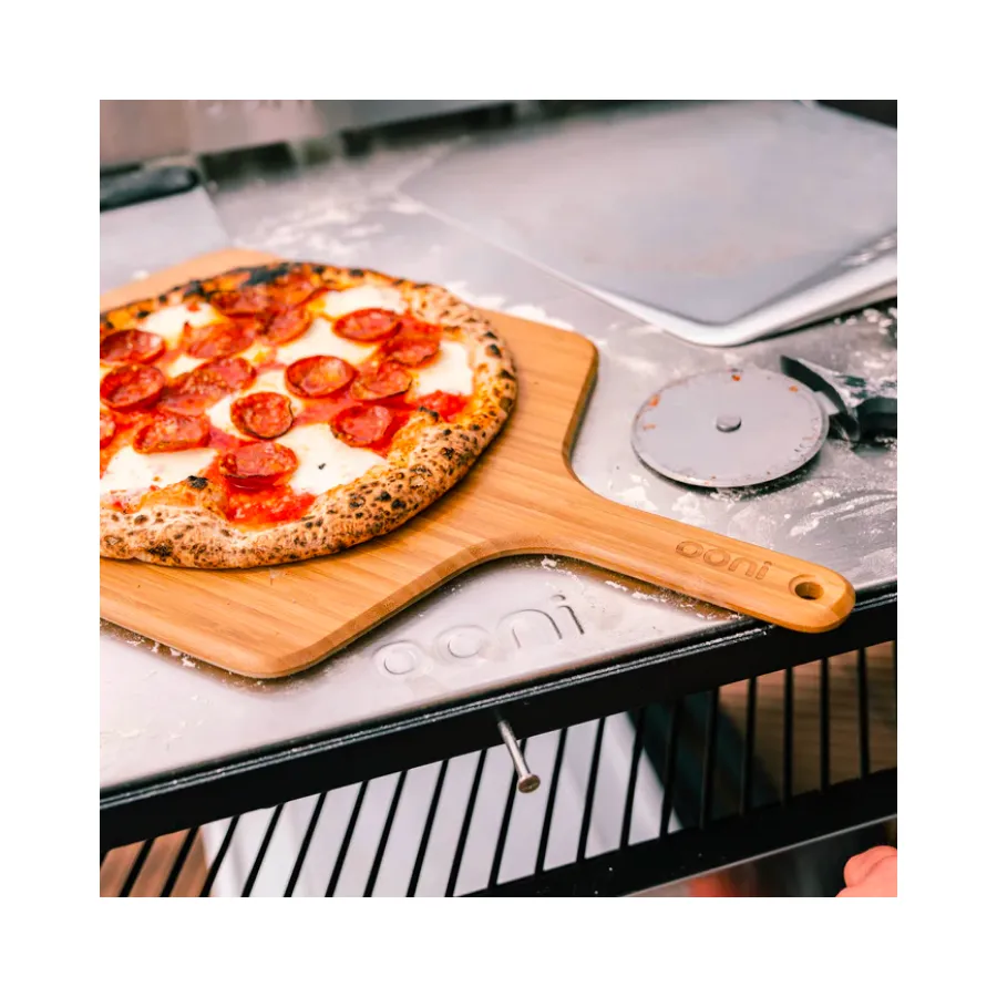 Planche à pizza en bois de bambou 35cm 14″ Ooni – Image 5