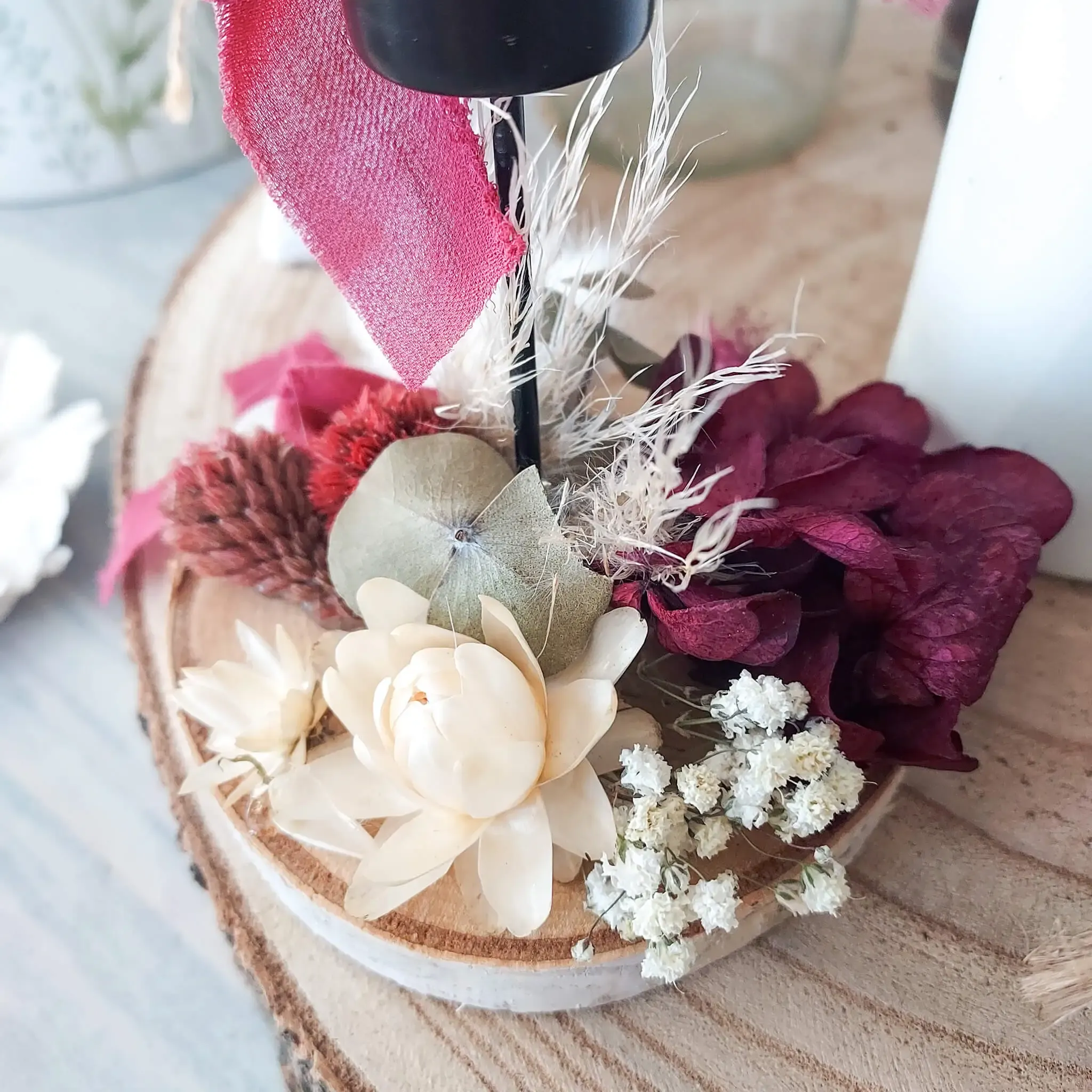 Bougeoir fleuri, ruban et seau de cire – Image 6