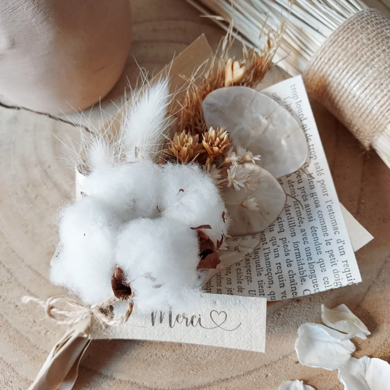 Petit bouquet de fleurs séchées – coton et papier d’antan – Image 2