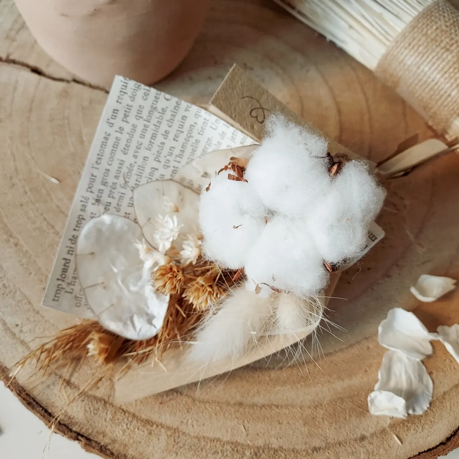 Petit bouquet de fleurs séchées – coton et papier d’antan – Image 4