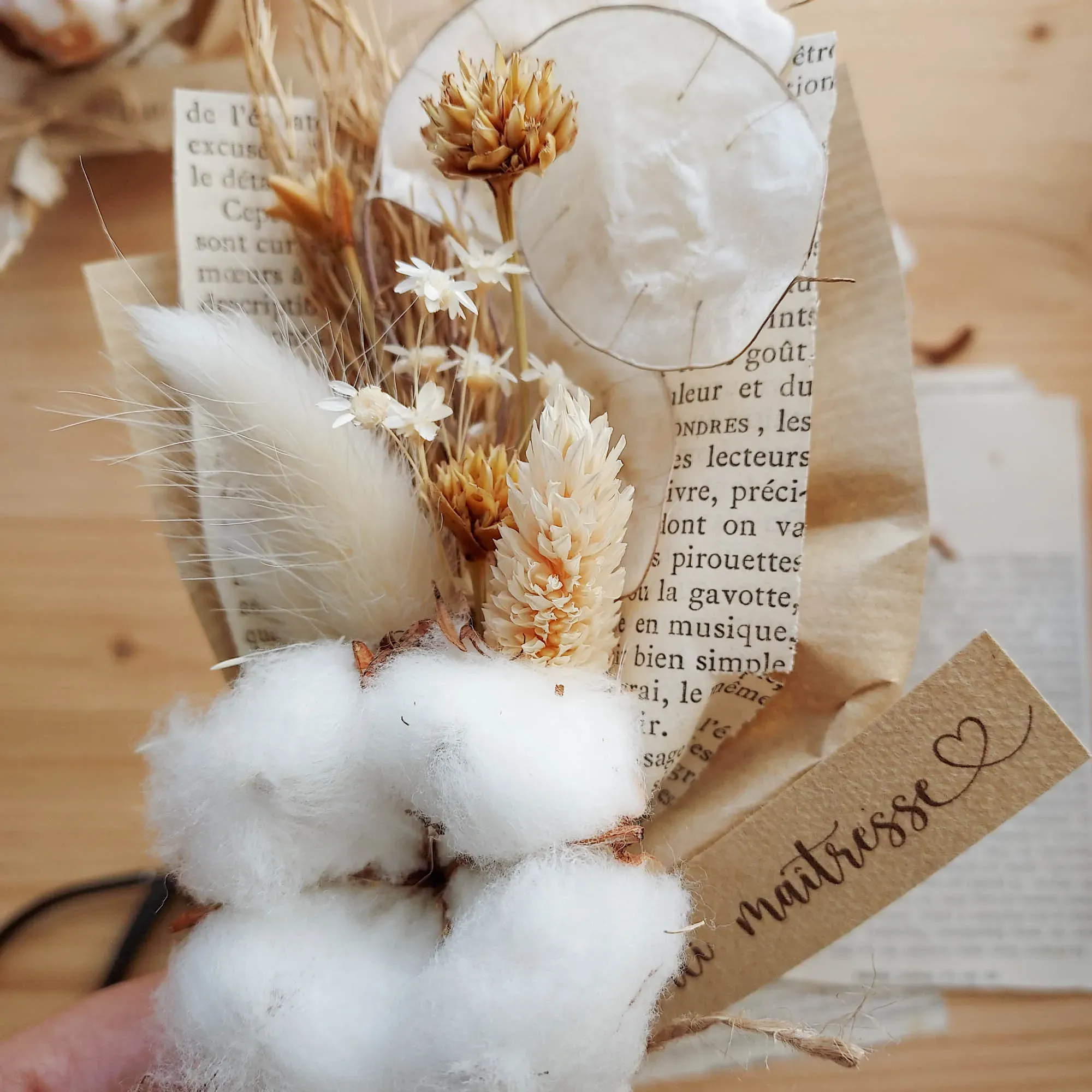 Petit bouquet de fleurs séchées – coton et papier d’antan – Image 3
