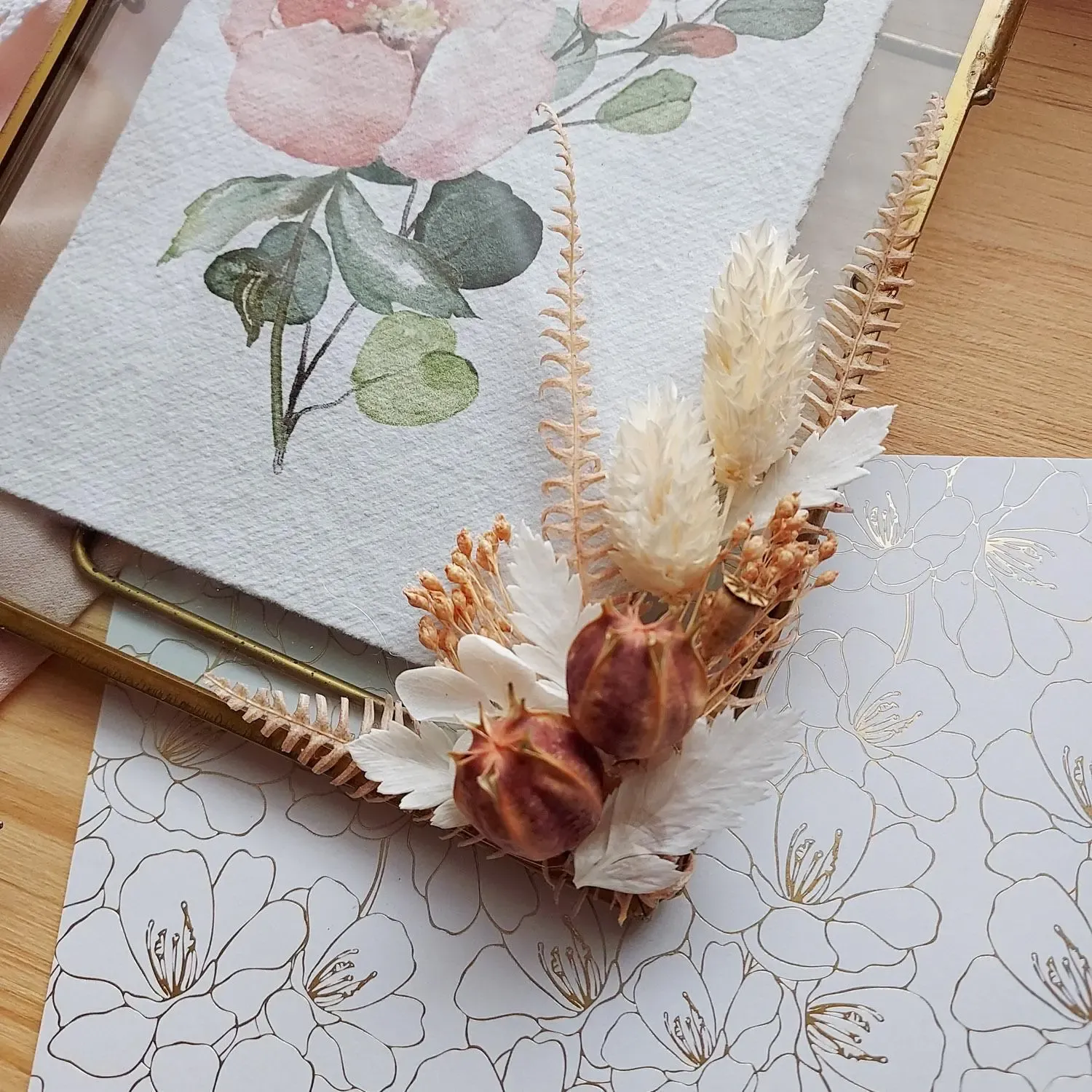 Cadre doré fleuri pivoine et roses – Image 3