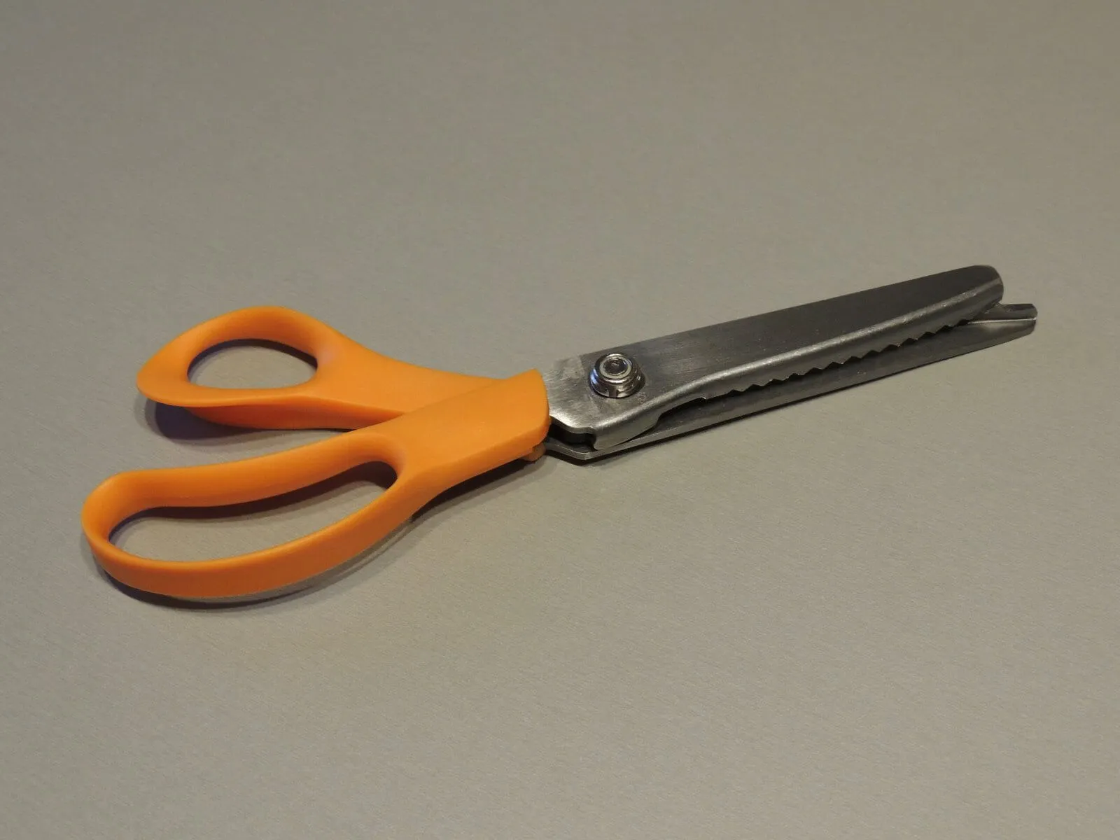 Ciseaux à cranter 15 dents 23 cm inox