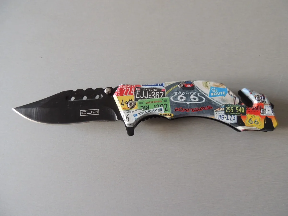 Couteau CJH RESCUE ROUTE 66 44005 par Herbertz