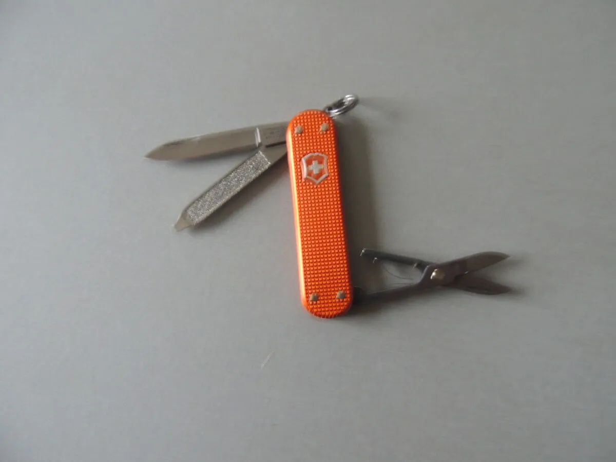 Victorinox classic édition limitée alox 2021 – Image 4