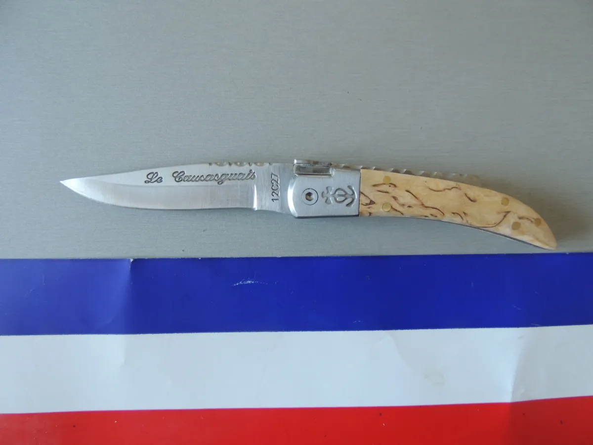 Couteau « LE CAMARGUAIS » Bouleau 8cm