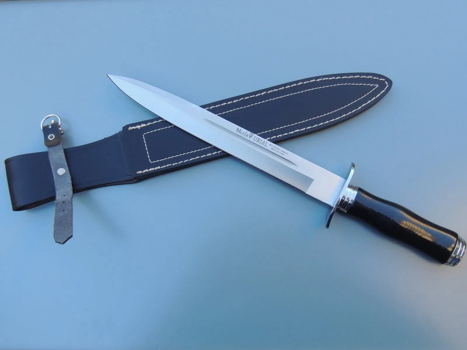 Poignard Muela « Urial » noir avec étui cuir