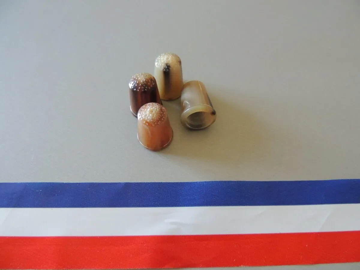 Dé à coudre en corne véritable