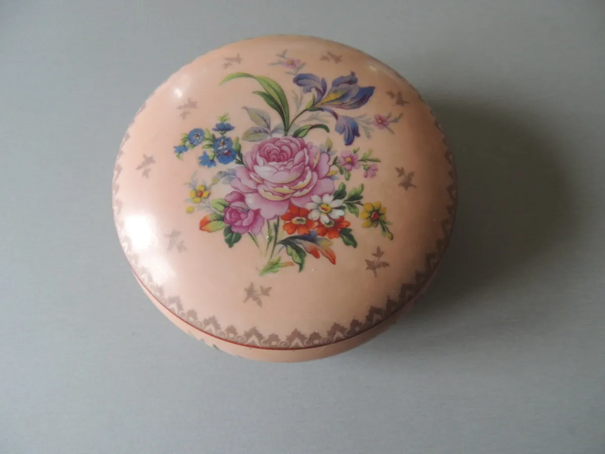 Bonbonnière en porcelaine de Limoge motif floral – Image 3