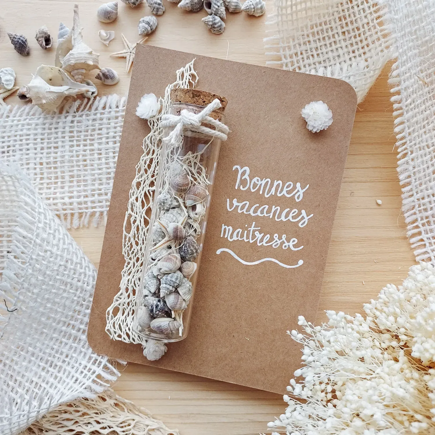 Fiole de coquillages “Bonnes vacances” Maitresse, nounou, ATSEM