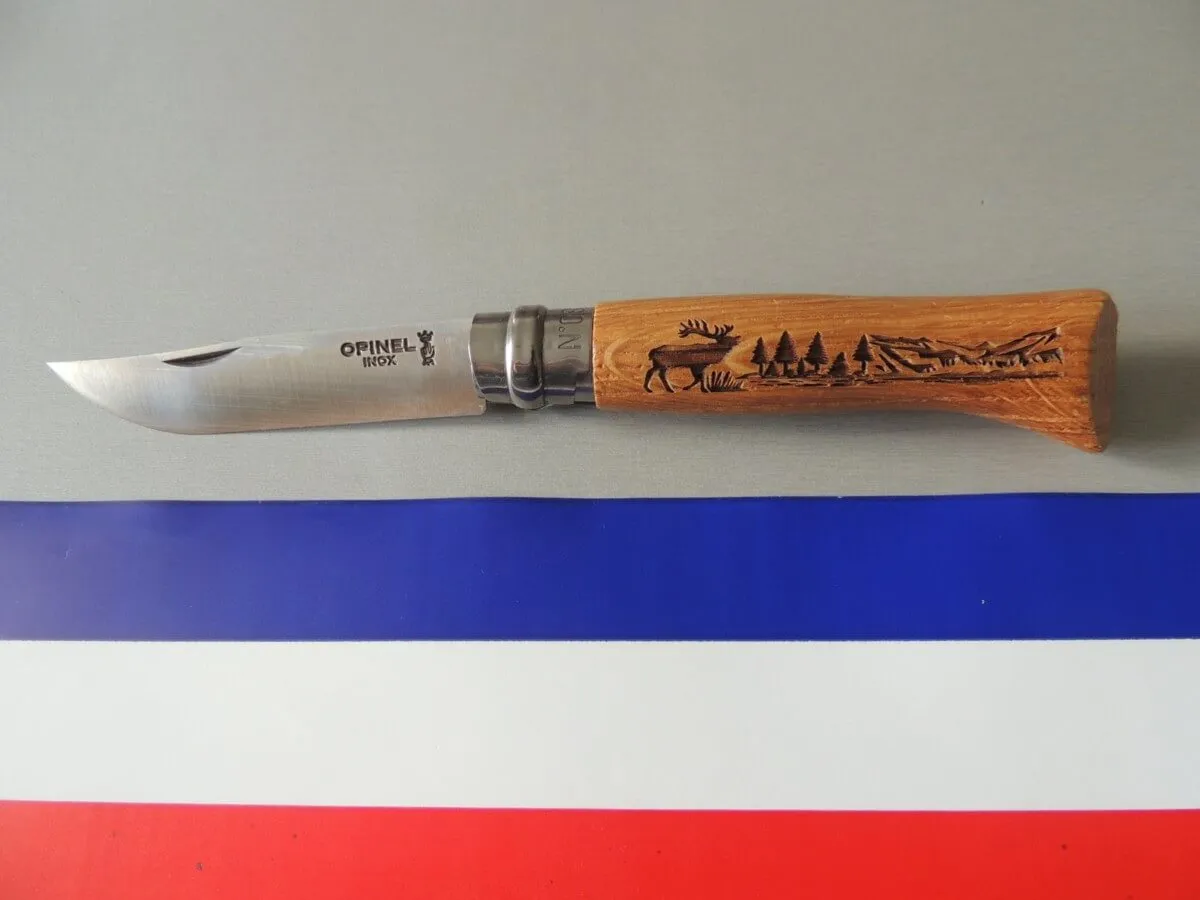 Opinel n°08 decor gravé animalia cerf