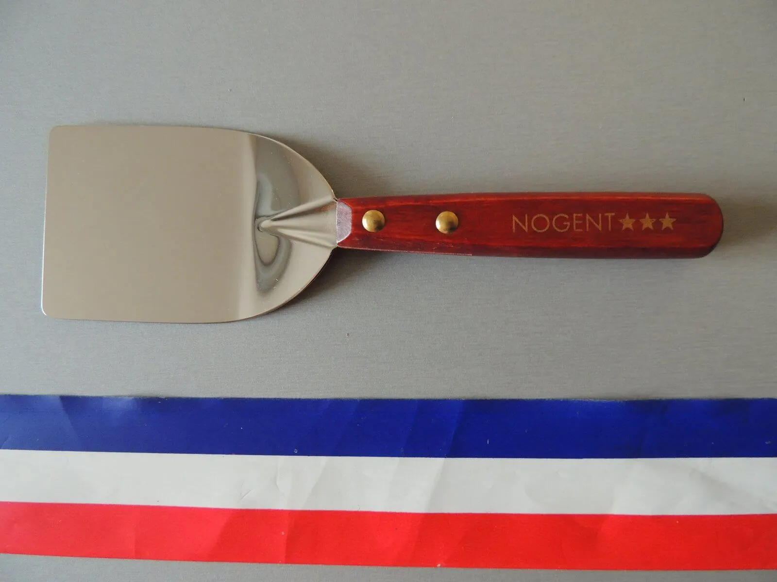 Pelle à oeuf en bois Nogent***