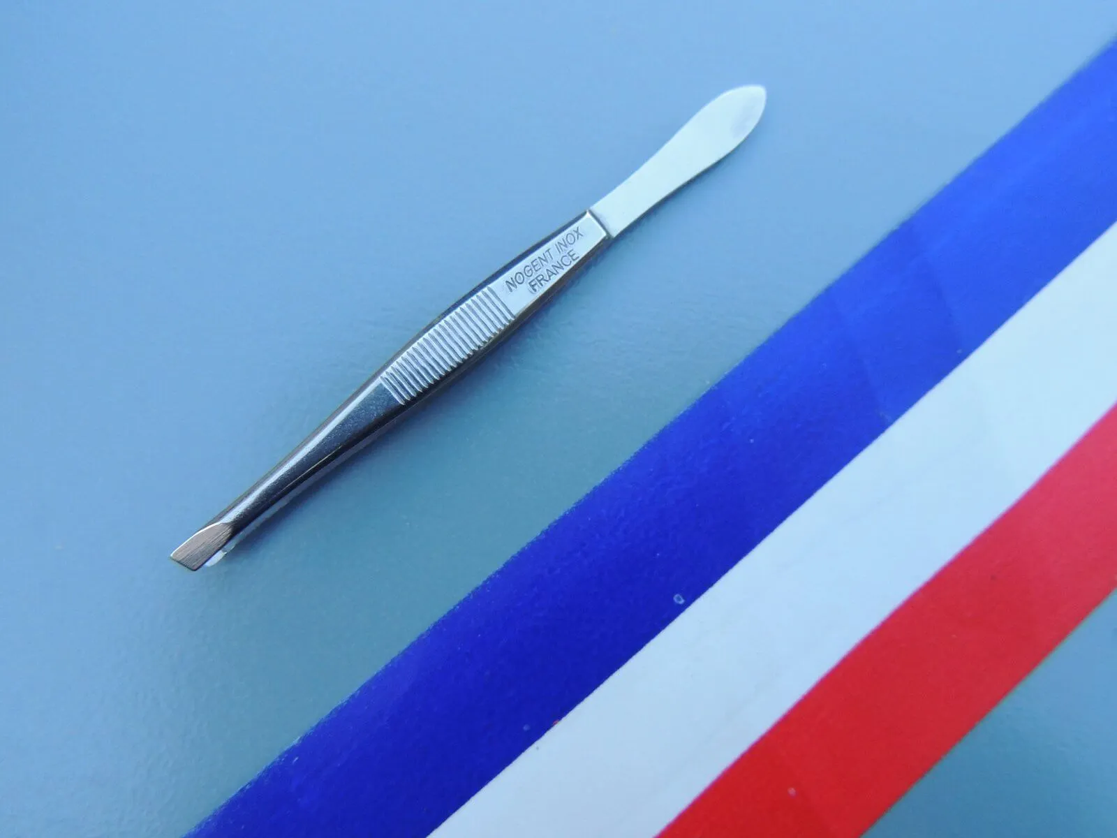 Pince à épiler mors biais chromée 8 cm