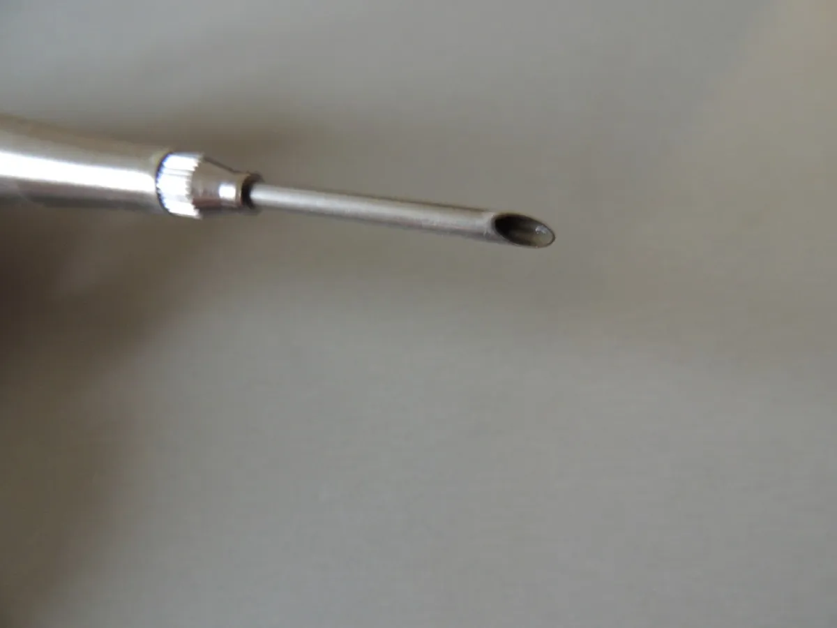 Seringue à sauce avec aiguille et goupillon – Image 3