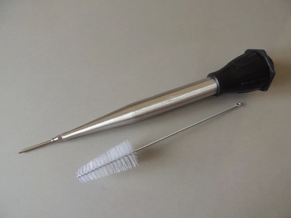 Seringue à sauce avec aiguille et goupillon – Image 4