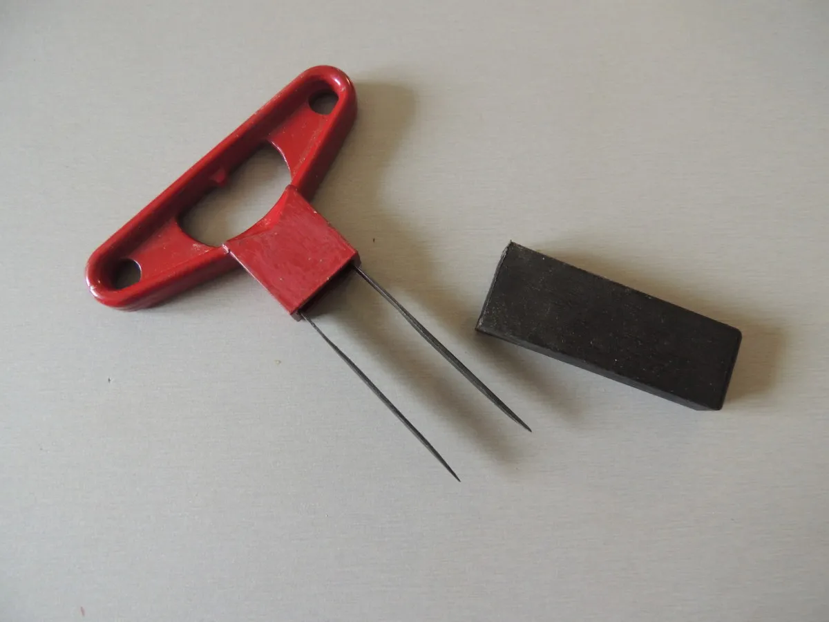 Ancien tire bouchon métal bilame