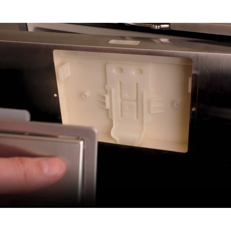 Partie plastique qui relie la poignée à la tige métalique de la fermeture de la porte des CRX Dometic – Image 5