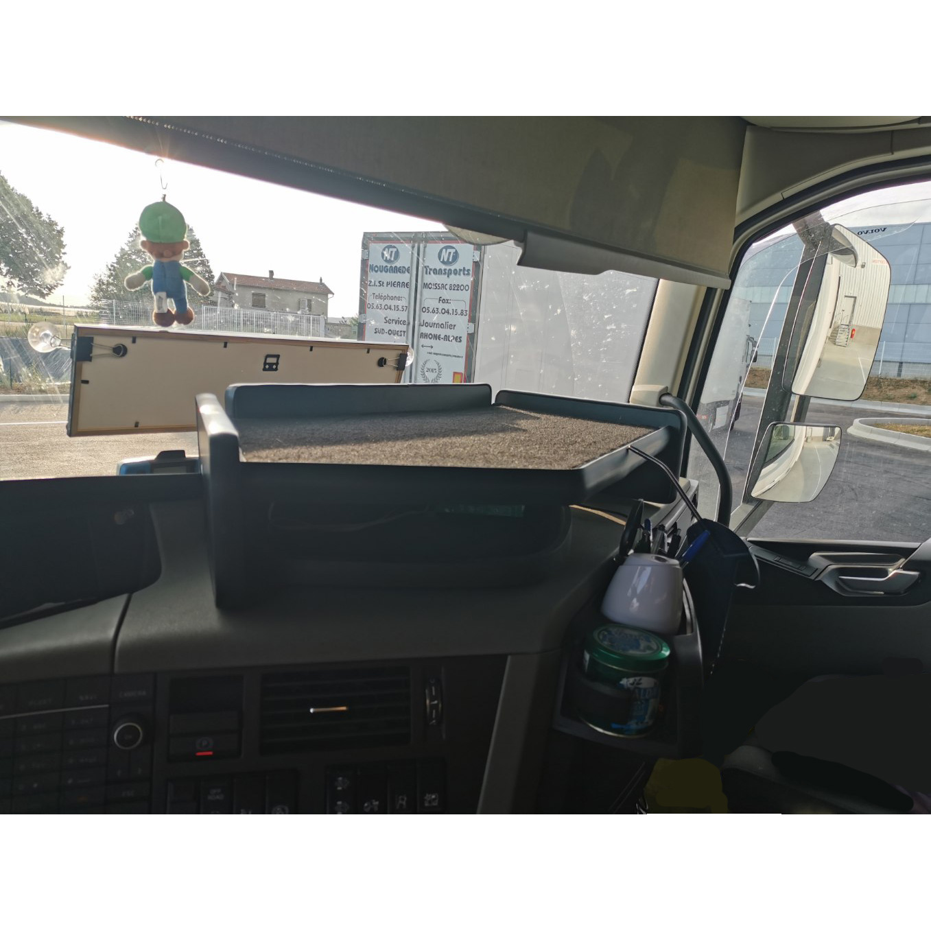 Tablette centrale classic Volvo FH4 compatible pour les modèles produit entre 2013 et décembre 2019 – Image 4