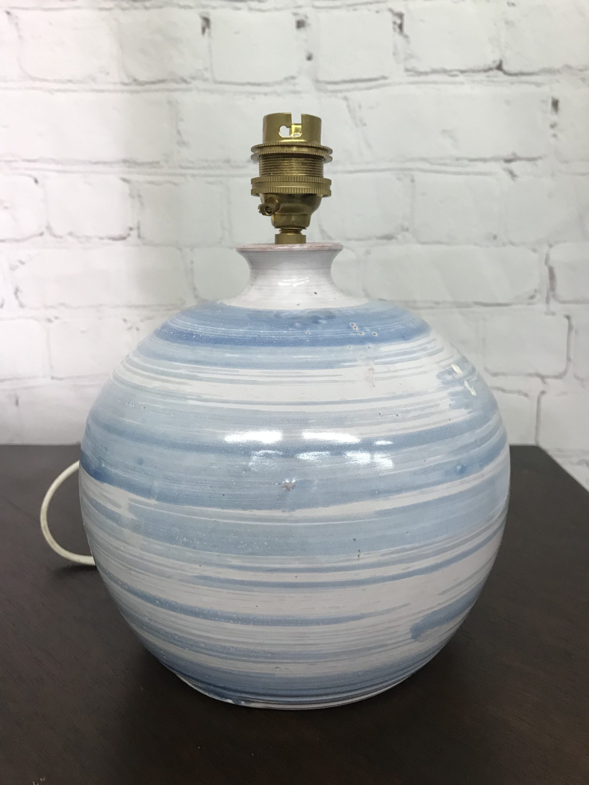 Pied de lampe en terre cuite artisanale