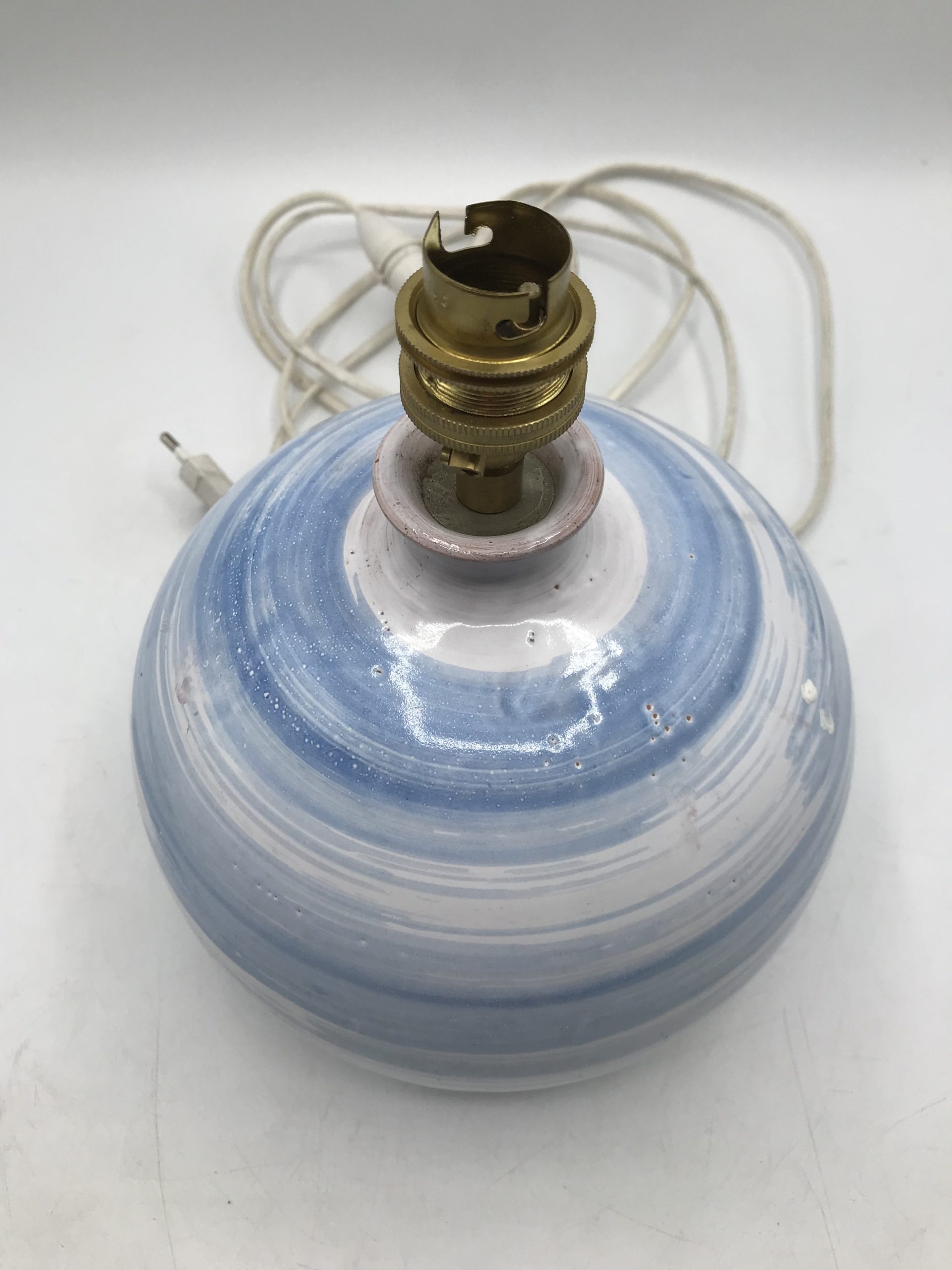 Pied de lampe en terre cuite artisanale – Image 4