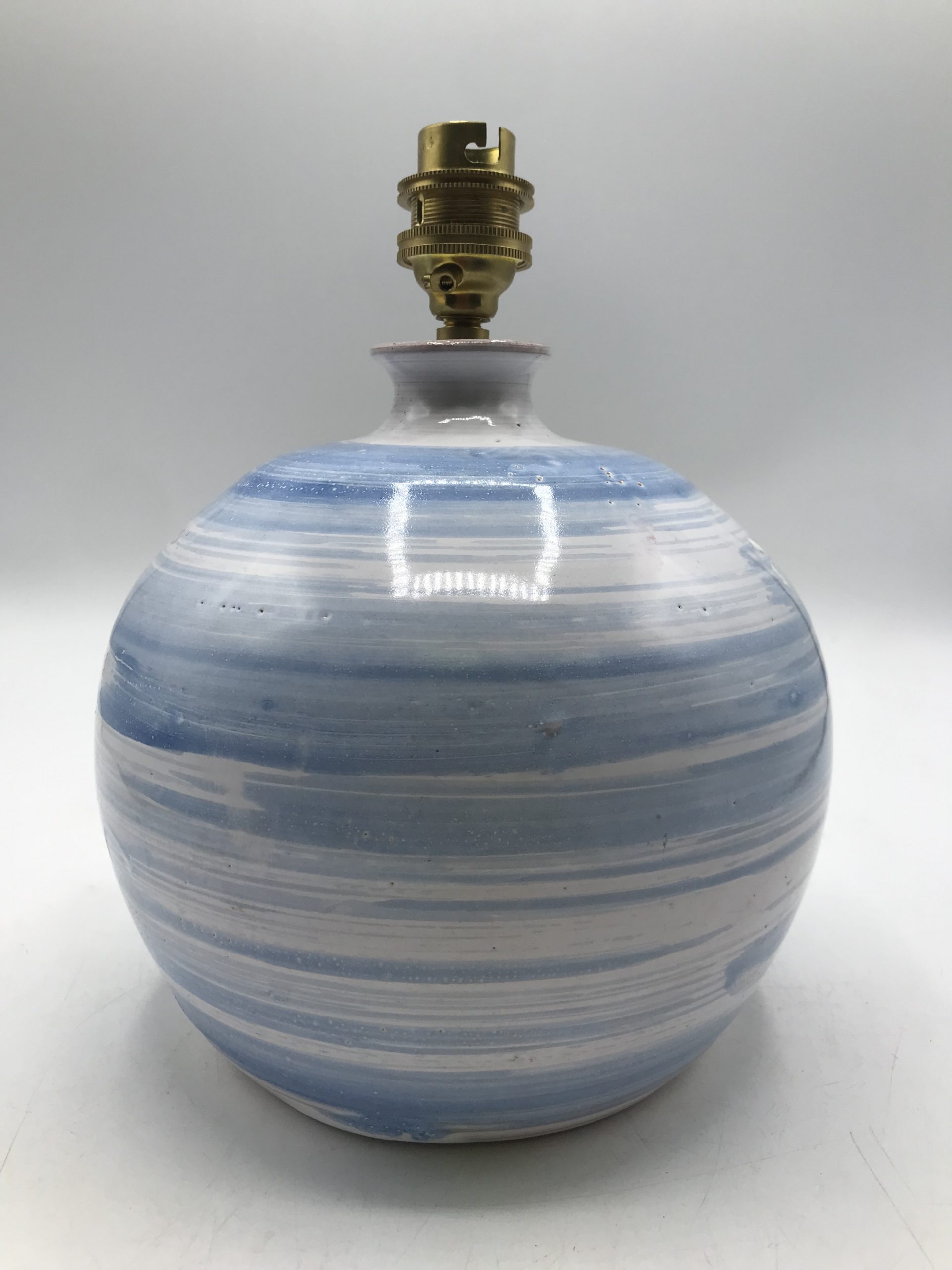 Pied de lampe en terre cuite artisanale – Image 5