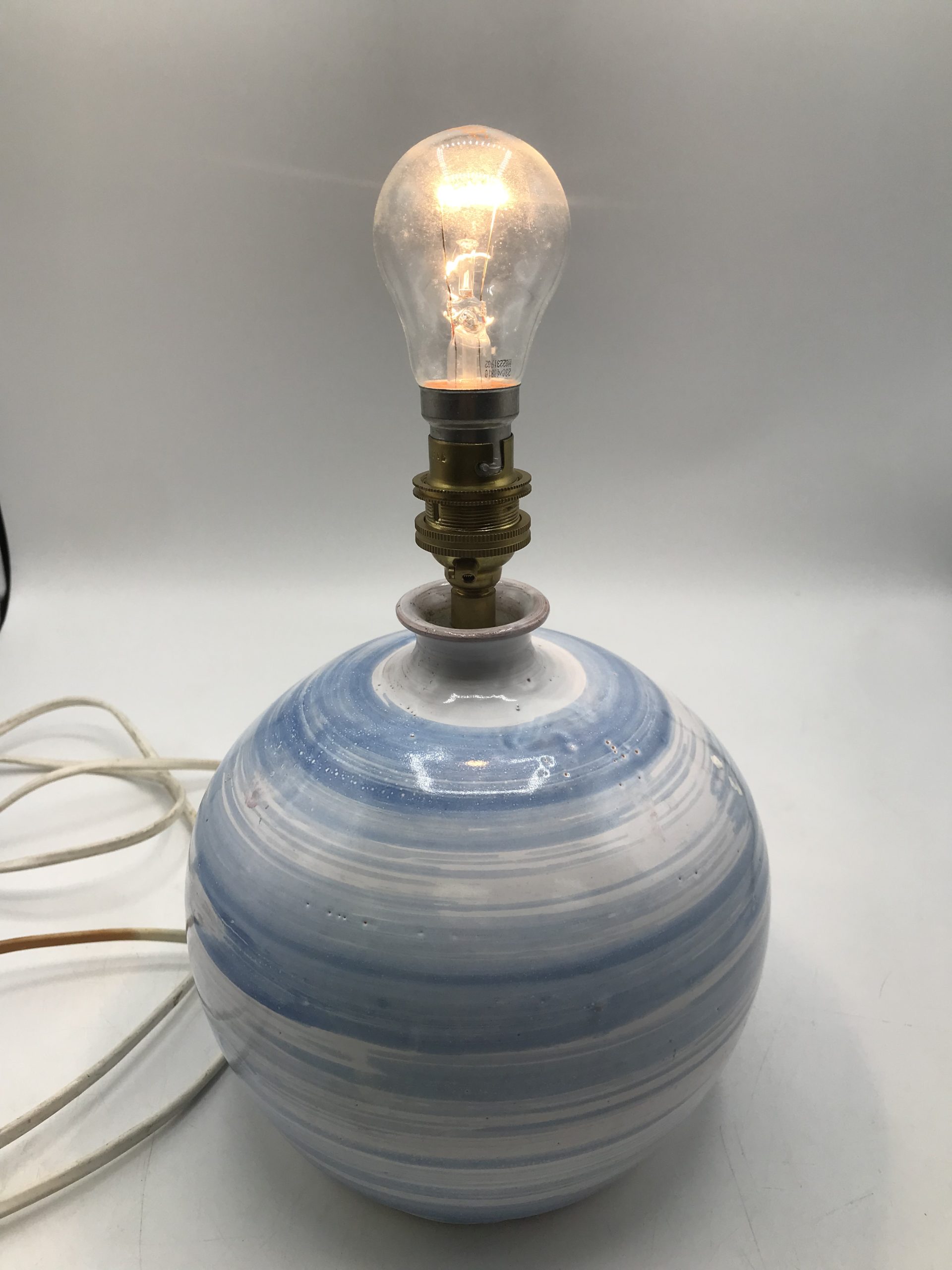 Pied de lampe en terre cuite artisanale – Image 6