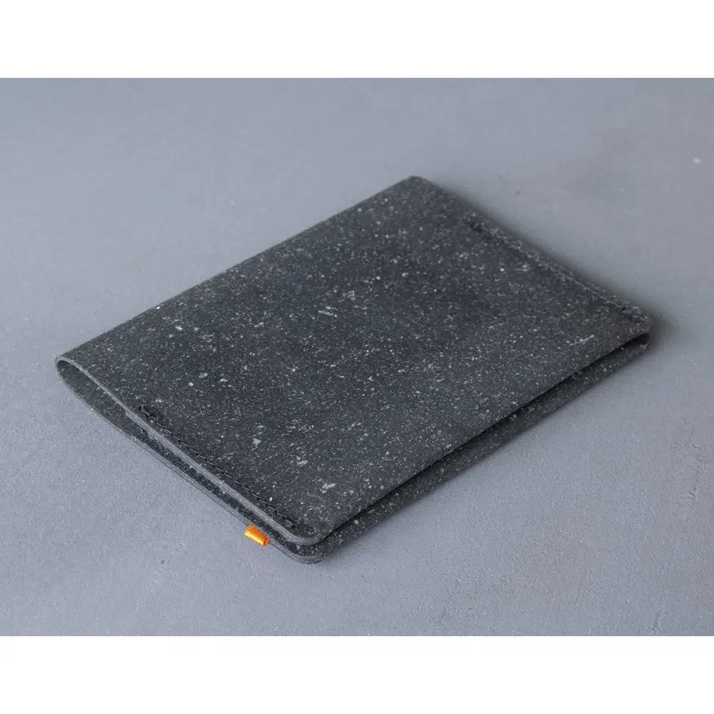 Protège passeport en cuir recyclé personnalisable – Image 5