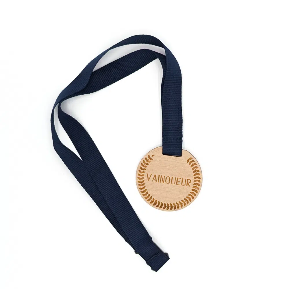 Médaille en bois grand format – Fabrication française – Image 3