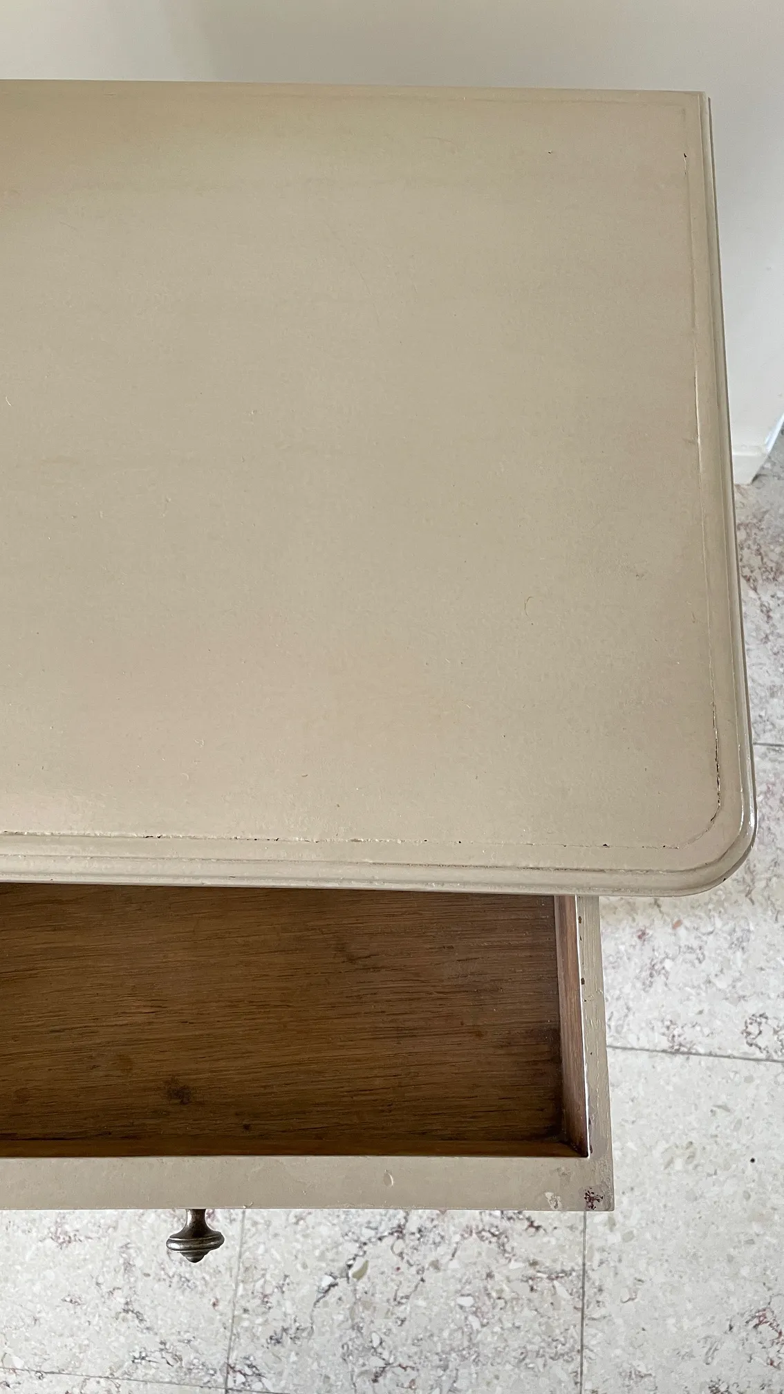 TABLE de Chevet ANCIENNE Beige Patiné – Image 7