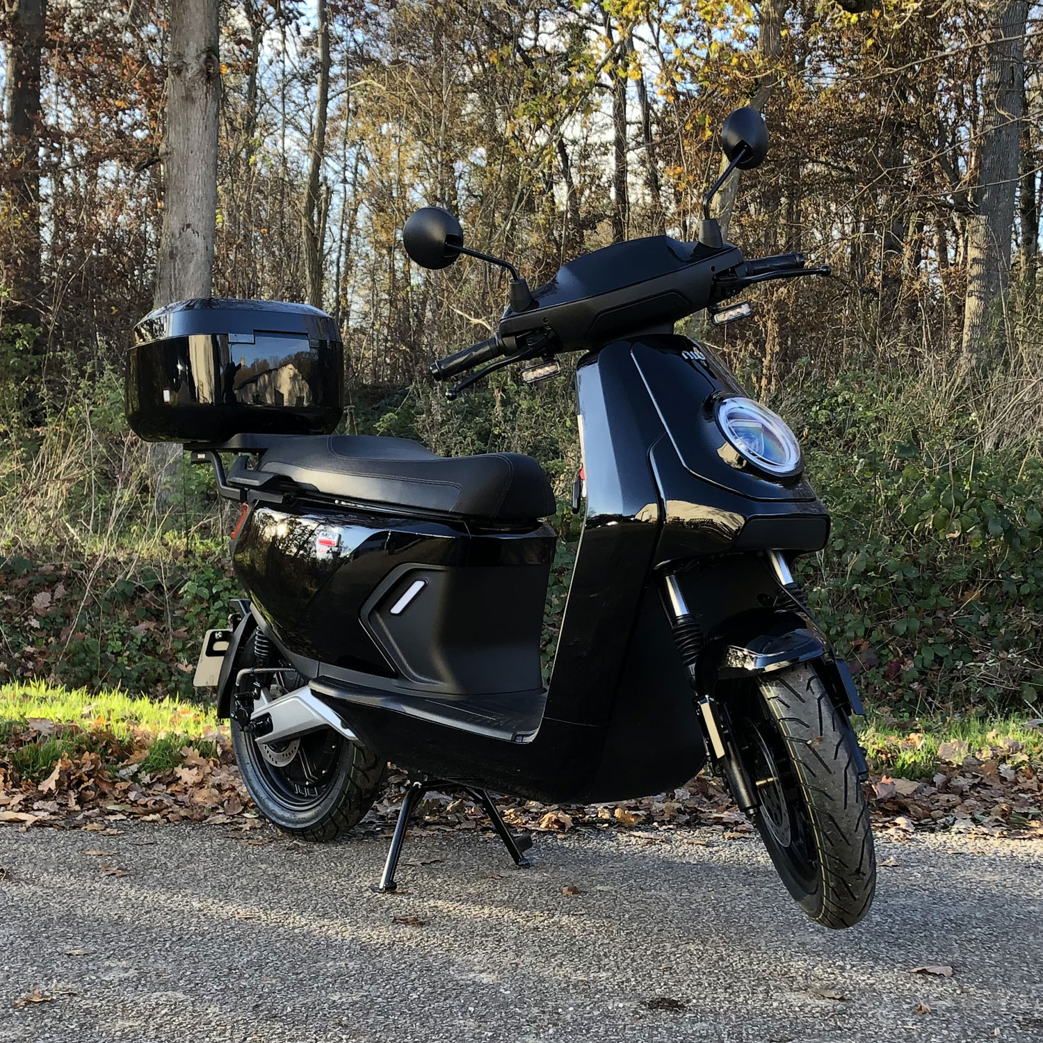 NIU MQi GT Noir 45 km/h – occasion 5 km – avec top case NIU assorti – Image 2