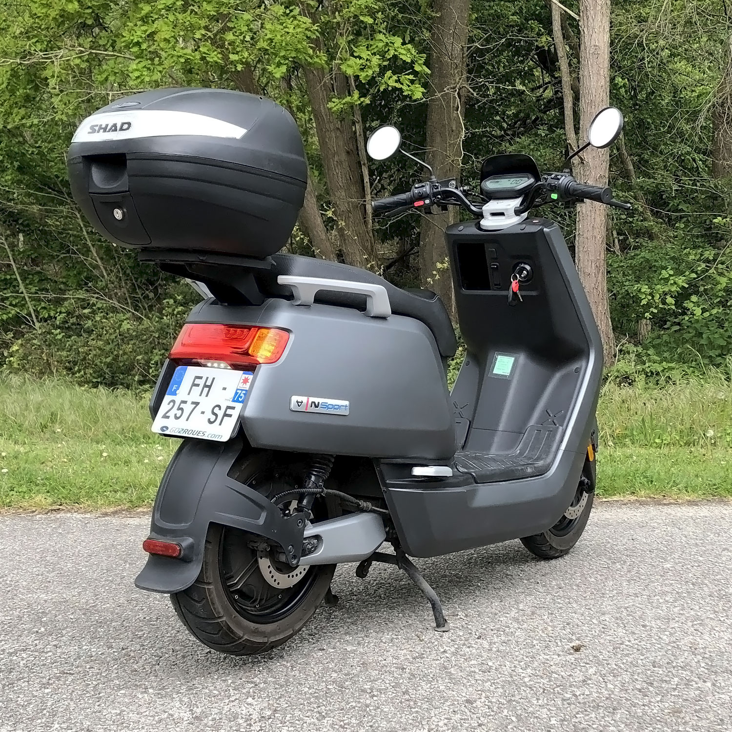 NIU NQi Sport Gris mat – occasion 5 616 km – avec tablier et top case – Image 3