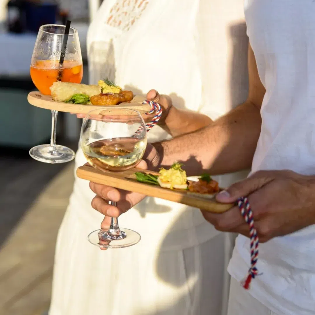 Pelle à vin en chêne personnalisable – Image 3