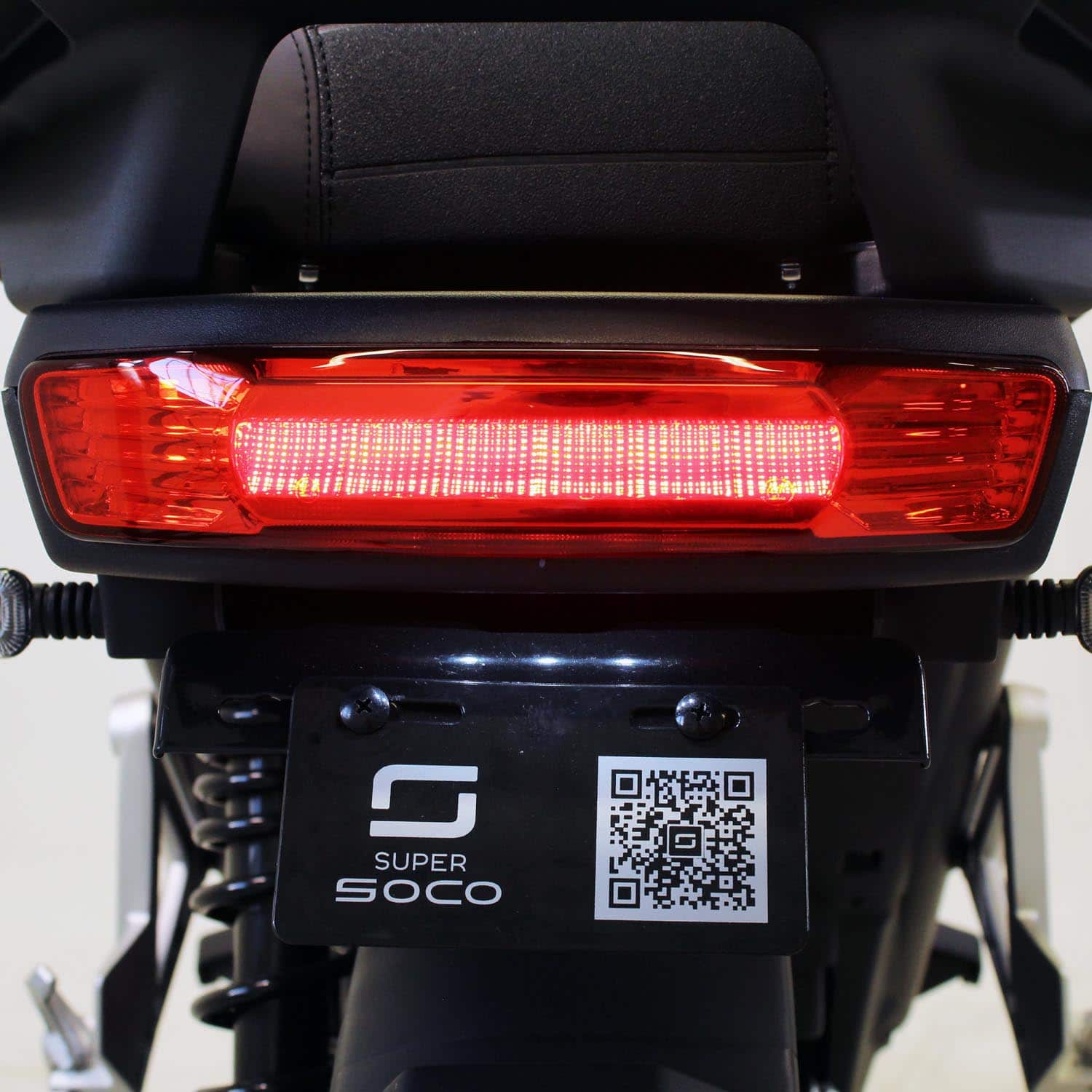 Super Soco CPX Gris – occasion 235 km avec tablier Tucano R017x, support top case et manchons – Image 8