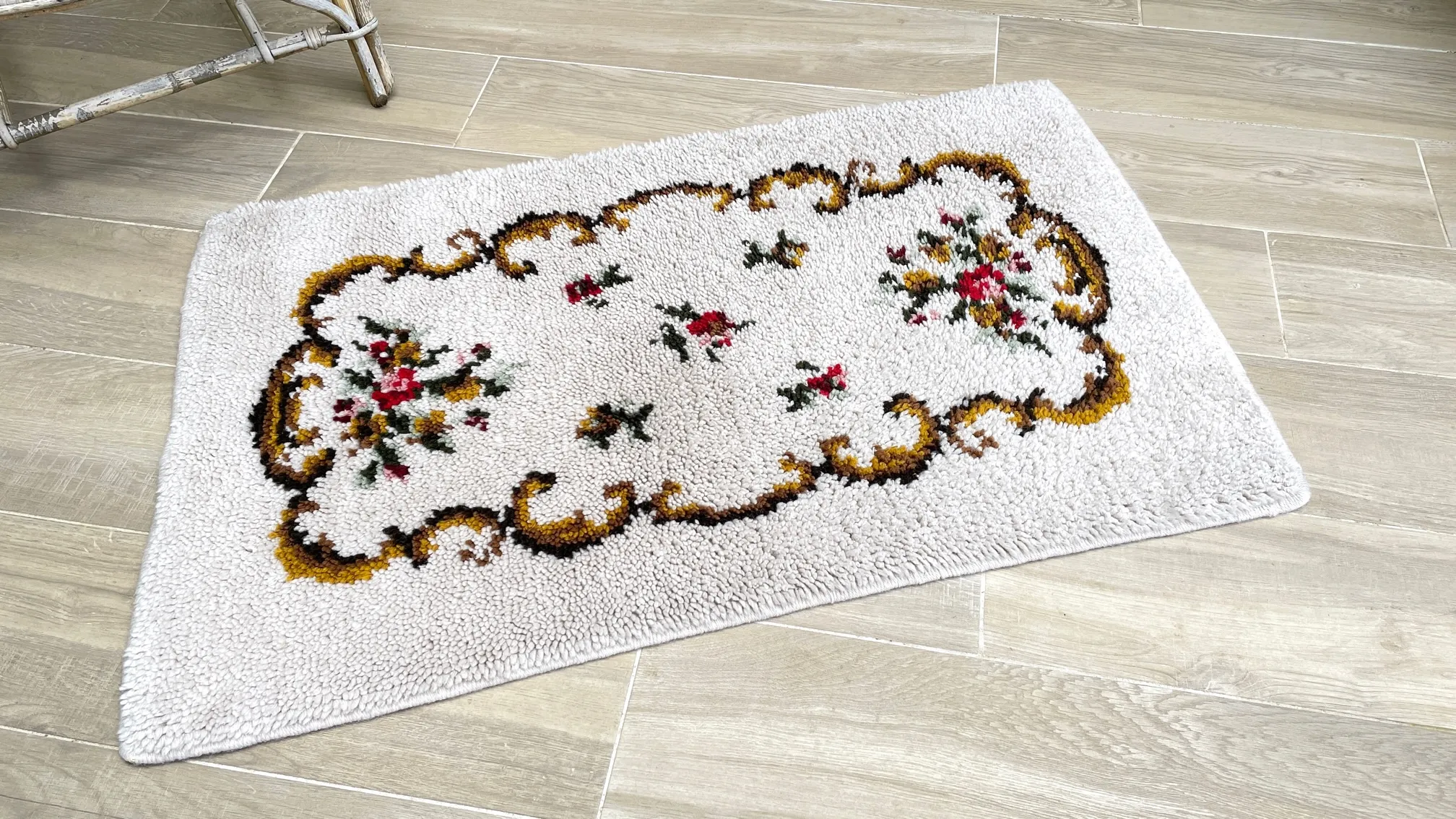 TAPIS Pure LAINE Fleuri Années 70 – 110 x 69cm – Image 2