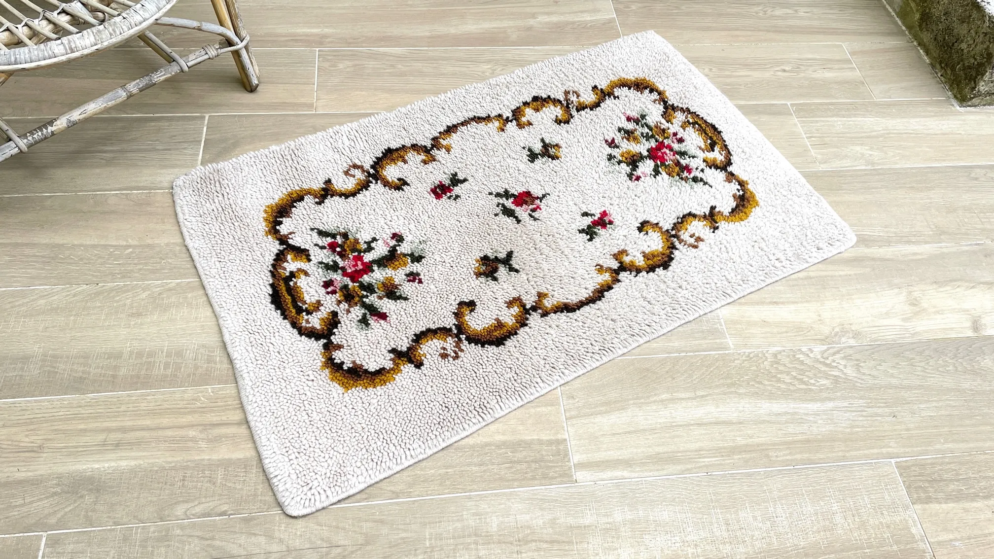 TAPIS Pure LAINE Fleuri Années 70 – 110 x 69cm – Image 3
